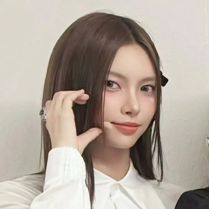 ILLIT Yunah Official Profile Birthday Profile Photo