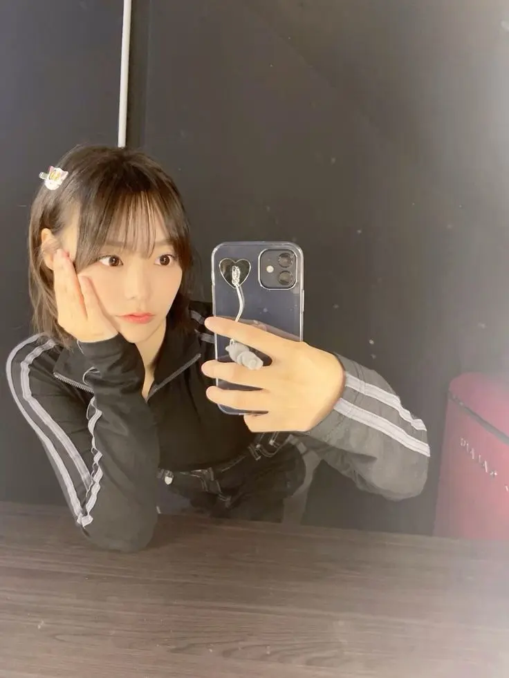 QWER Lee Siyeon Official Profile Birthday Profile Photo